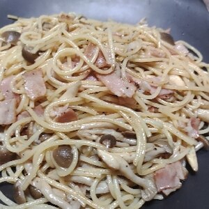 ベーコンとキノコの和風パスタ